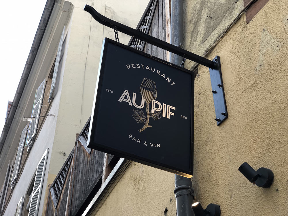 餐飲加小酒館的品牌設計